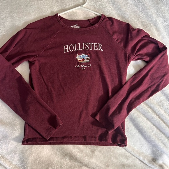 Hollister Burgundy Graphic Tee - Picture 1 of 3